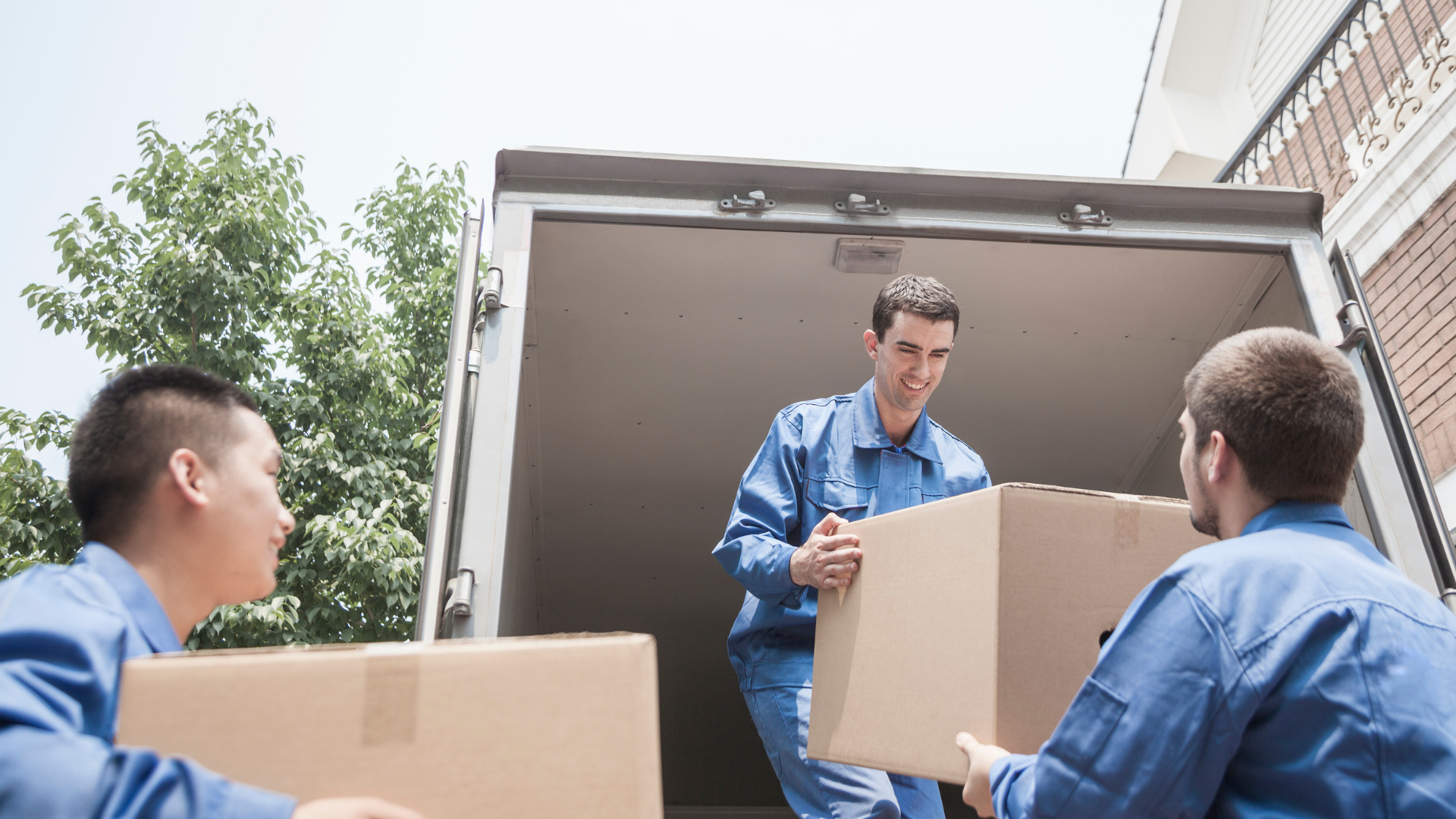 Featured image for “Moving to the DMV Area? Here’s Why You Need a Professional Local Mover”
